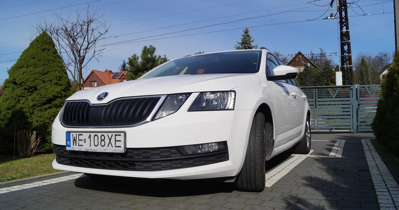 Skoda Octavia cena 44500 przebieg: 172880, rok produkcji 2019 z Sosnowiec małe 781